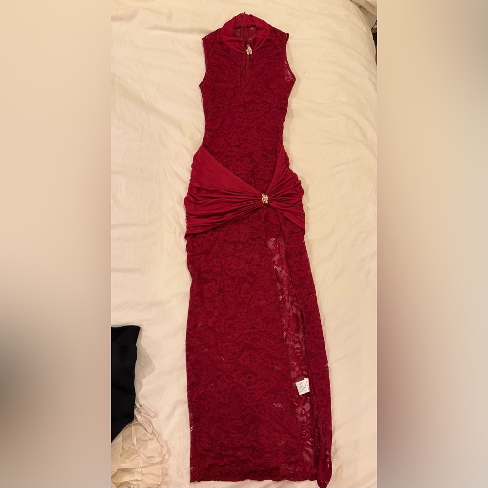 Elegant Red Lace Evening Dress